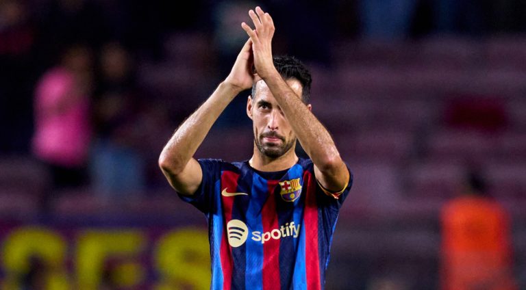 sergio-busquets-applauds-2304-g-1050