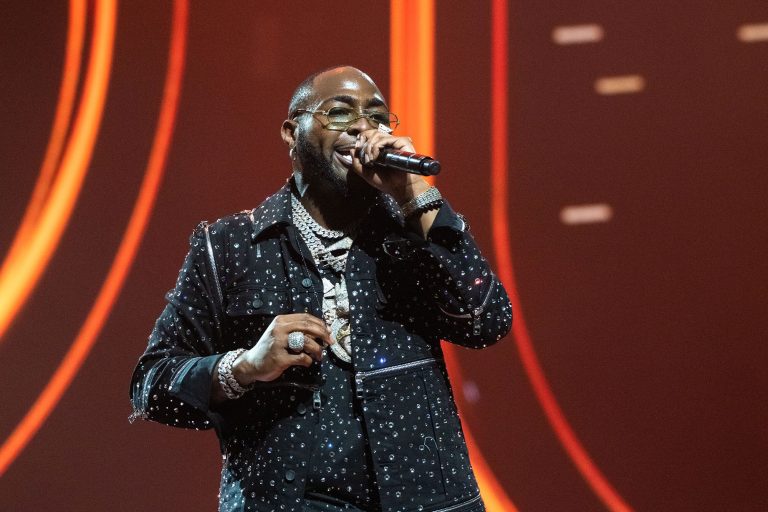 221102101444-02-davido
