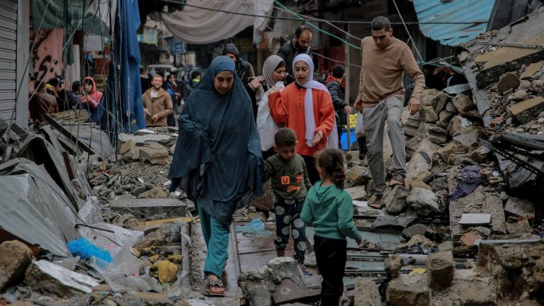 palestine-gaza-civilians-walk-debris-market-zawiya-27-nov-2023-afp