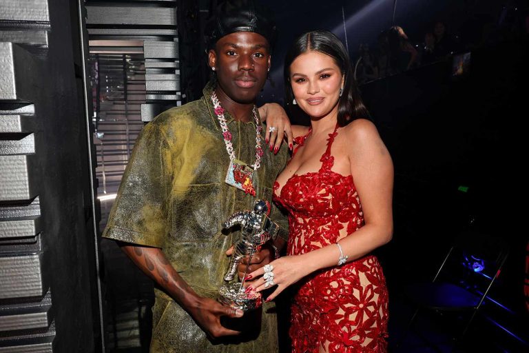 selena-gomez-rema-vmas-091323-tout-6df821c75b57414cab681478edfa59c0