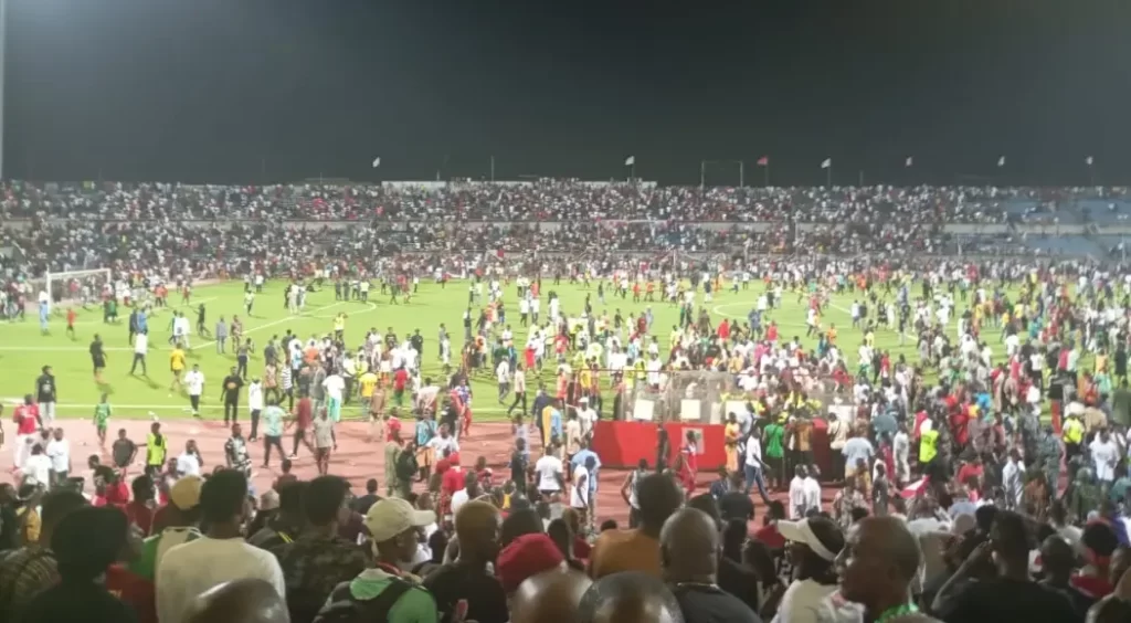 it was a catastrophic and abrupt end to the oriental derby between Enugu Rangers and Enyimba International, after the game was abandoned following a late penalty call.