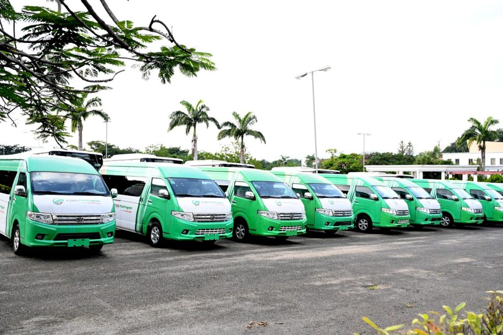 FG Gives 64 100-Capacity CNG Buses To Labour, Student Unions