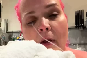 Woman ends up in the Hospital after a Serious Mistake while using eye drops