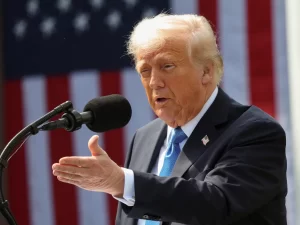 Trump Announces Russia-Ukraine Ceasefire Talks After Putin Call