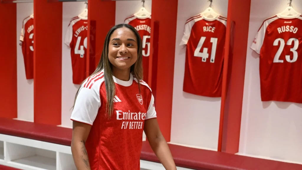 Arsenal Break Women’s Transfer Record with Olivia Smith Signing