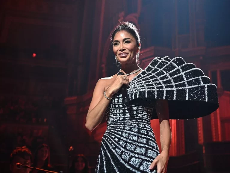 Nicole Scherzinger Apologizes for Delayed London Concert